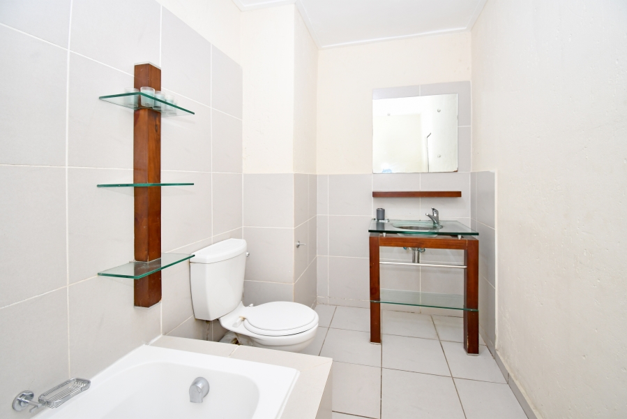 1 Bedroom Property for Sale in Jackal Creek Golf Estate Gauteng