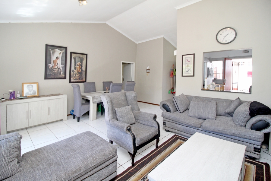 3 Bedroom Property for Sale in Corlett Gardens Gauteng