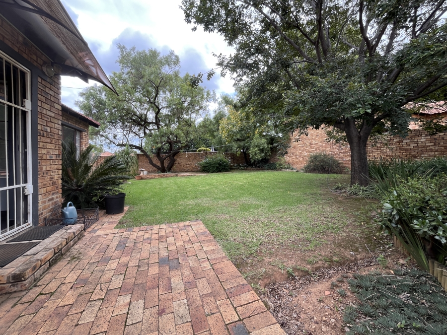 To Let 2 Bedroom Property for Rent in Olivedale Gauteng