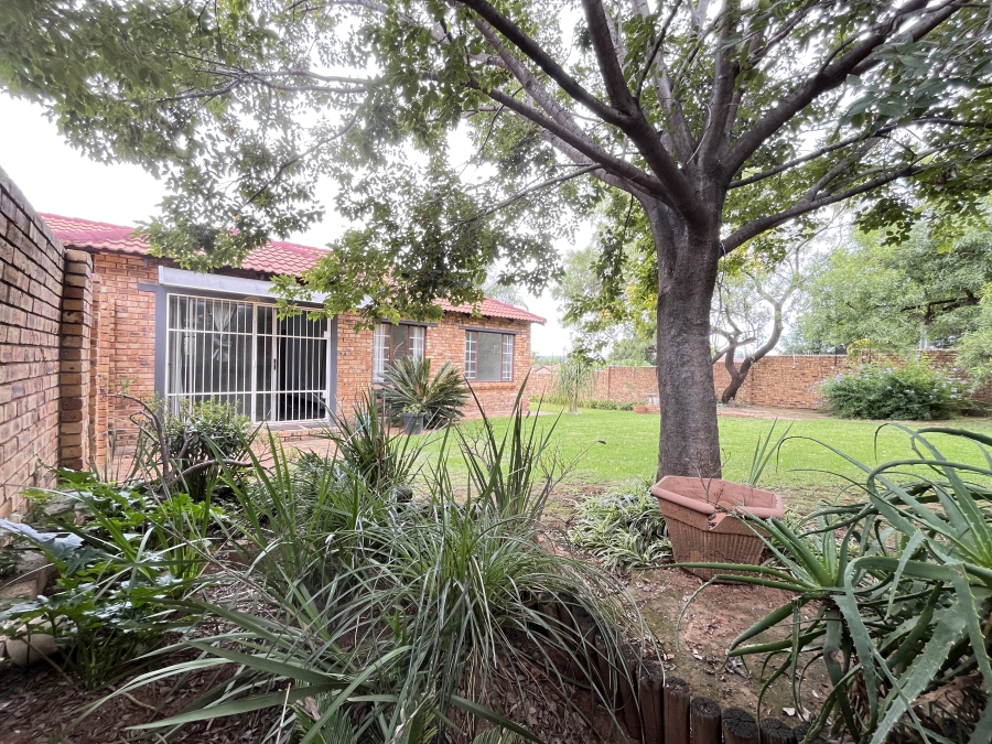 To Let 2 Bedroom Property for Rent in Olivedale Gauteng