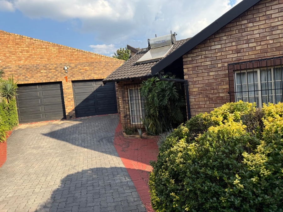 4 Bedroom Property for Sale in The Reeds Gauteng