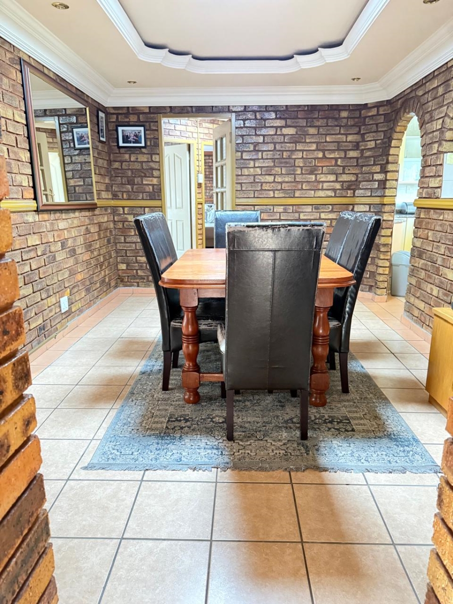 4 Bedroom Property for Sale in The Reeds Gauteng