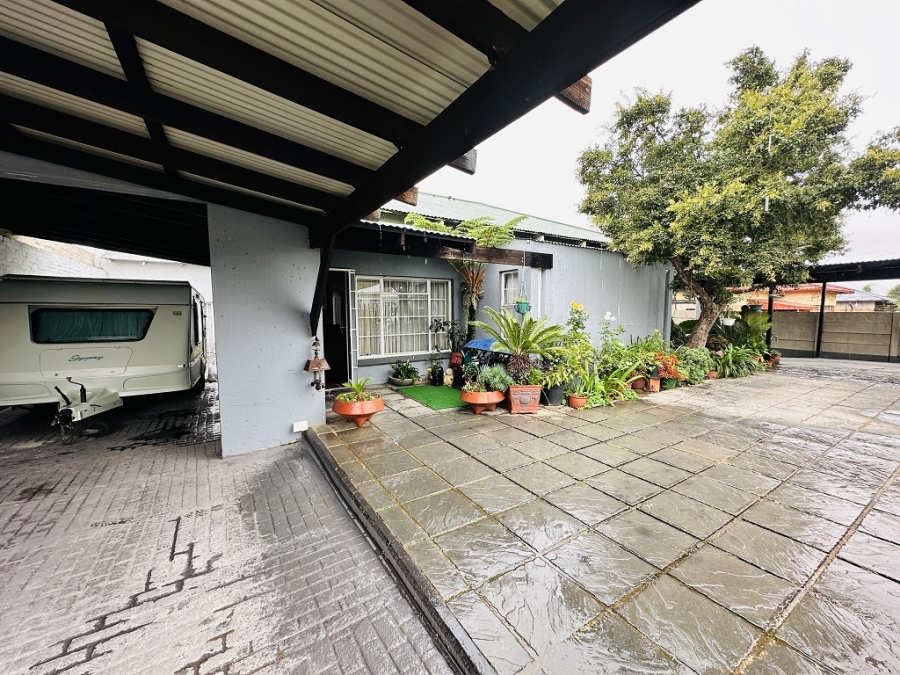 4 Bedroom Property for Sale in Florentia Gauteng