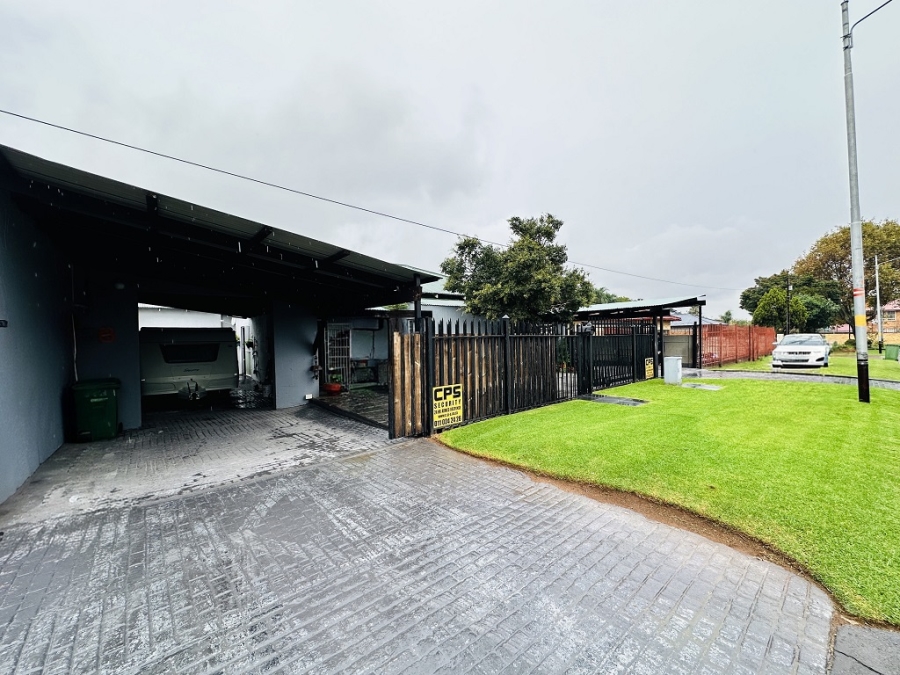 4 Bedroom Property for Sale in Florentia Gauteng