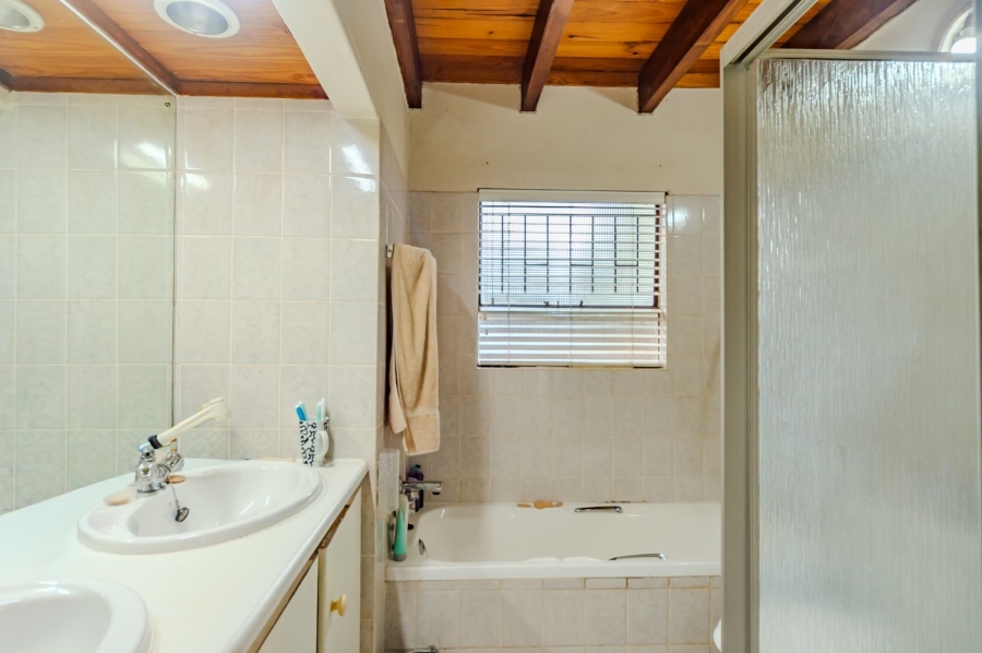 2 Bedroom Property for Sale in Wapadrand Gauteng
