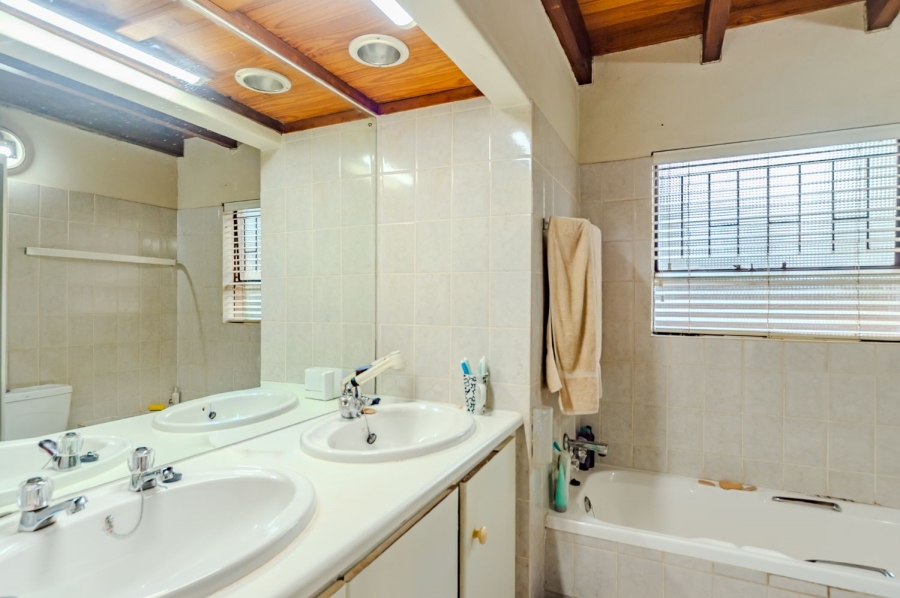 2 Bedroom Property for Sale in Wapadrand Gauteng