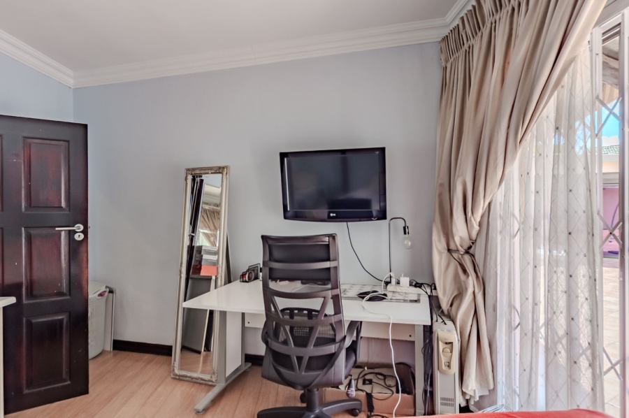 4 Bedroom Property for Sale in Waterkloof Ridge Gauteng