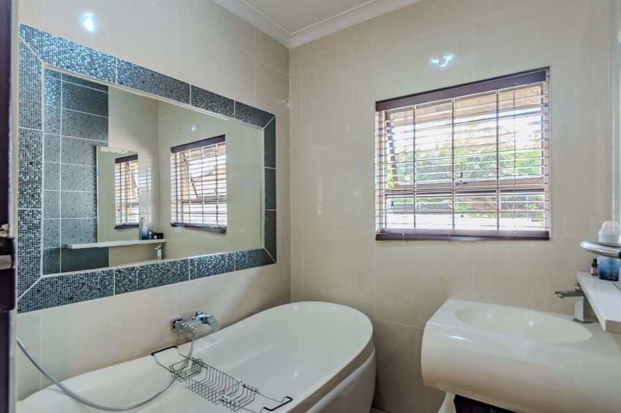 4 Bedroom Property for Sale in Waterkloof Ridge Gauteng