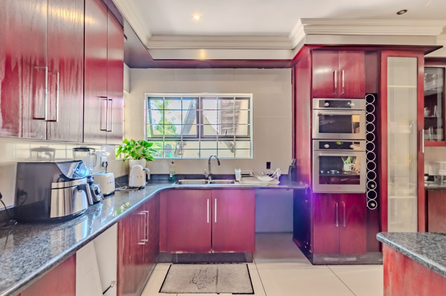 4 Bedroom Property for Sale in Waterkloof Ridge Gauteng