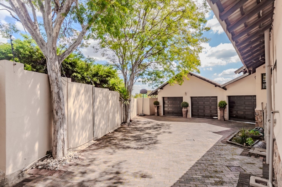 4 Bedroom Property for Sale in Waterkloof Ridge Gauteng