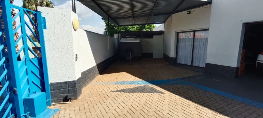 5 Bedroom Property for Sale in Fochville Gauteng