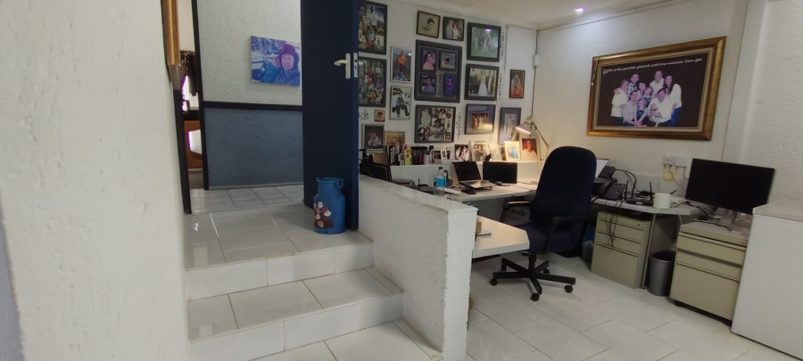 5 Bedroom Property for Sale in Fochville Gauteng