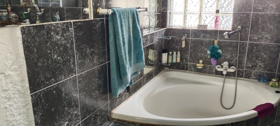 5 Bedroom Property for Sale in Fochville Gauteng