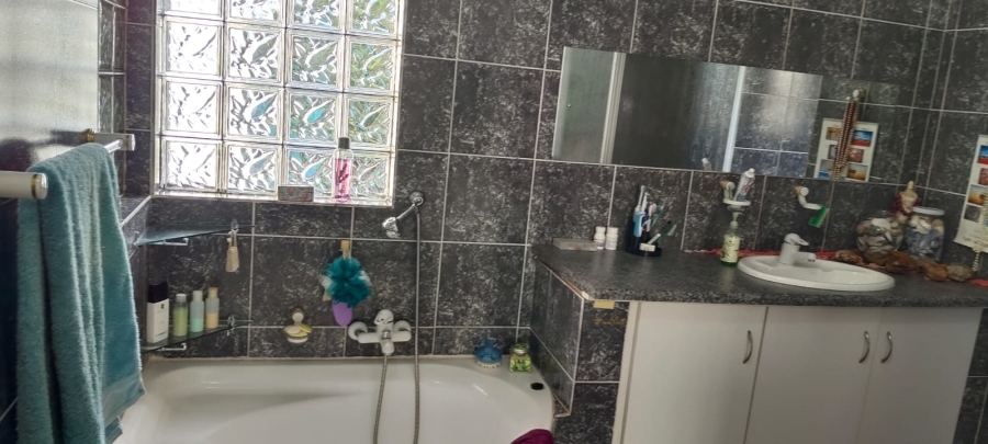 5 Bedroom Property for Sale in Fochville Gauteng