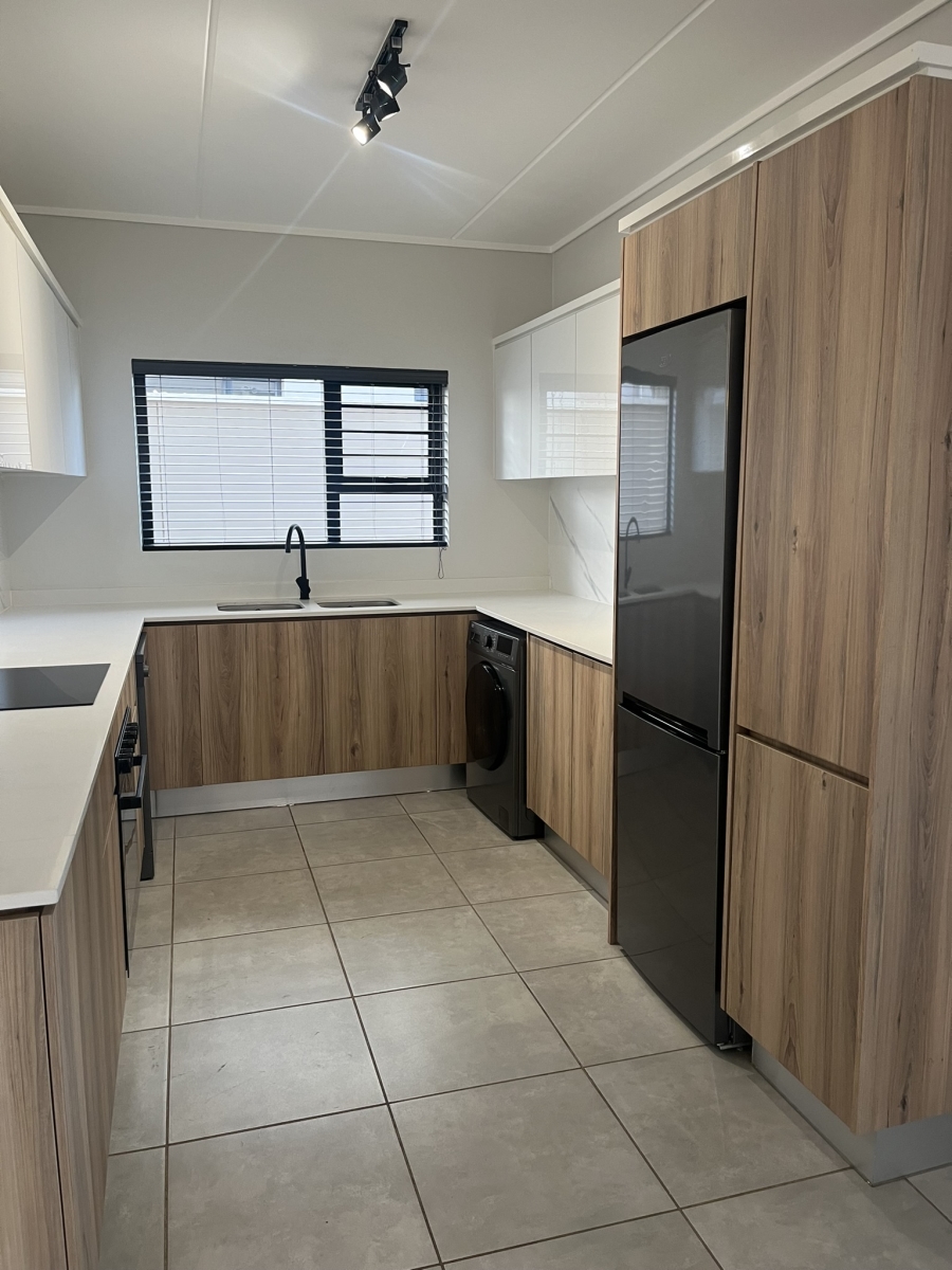 To Let 3 Bedroom Property for Rent in Waterfall Gauteng