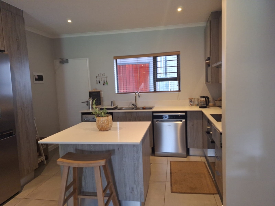 To Let 2 Bedroom Property for Rent in Morningside Gauteng
