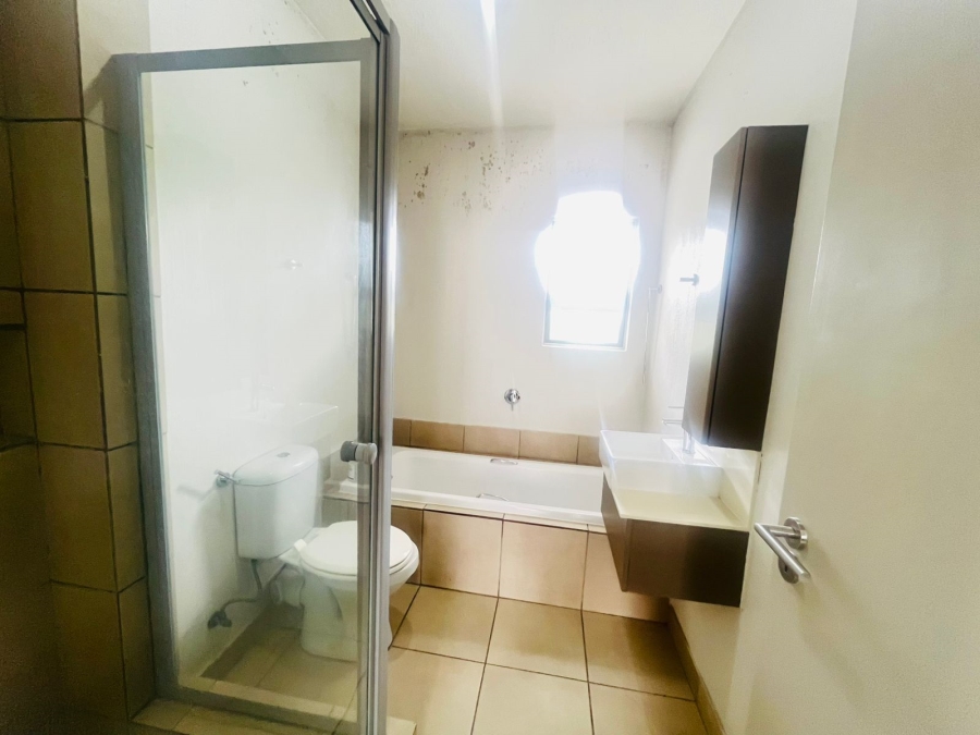 To Let 2 Bedroom Property for Rent in Broadacres Gauteng