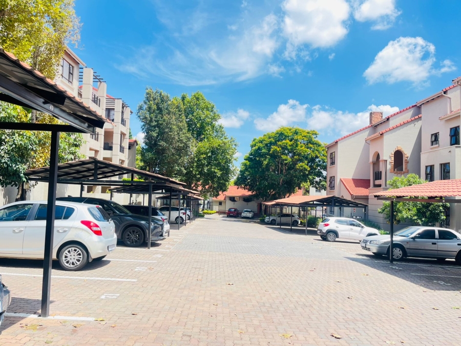 To Let 3 Bedroom Property for Rent in Pineslopes Gauteng