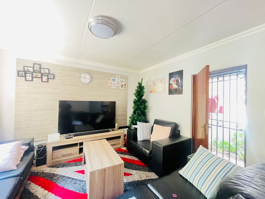 To Let 3 Bedroom Property for Rent in Pineslopes Gauteng