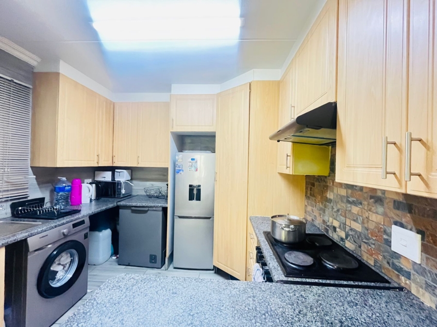 To Let 3 Bedroom Property for Rent in Pineslopes Gauteng