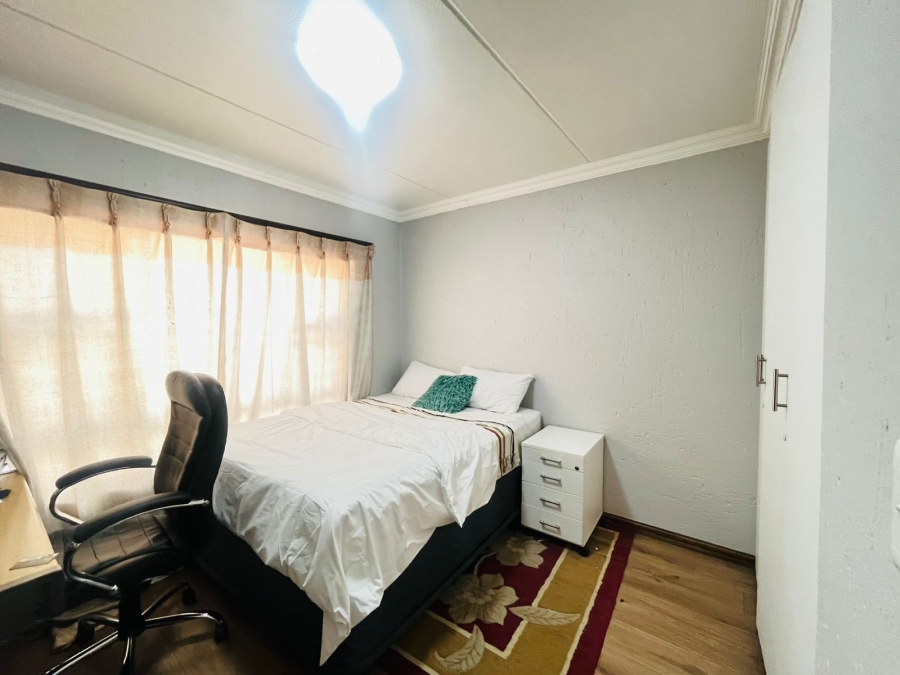 To Let 3 Bedroom Property for Rent in Pineslopes Gauteng