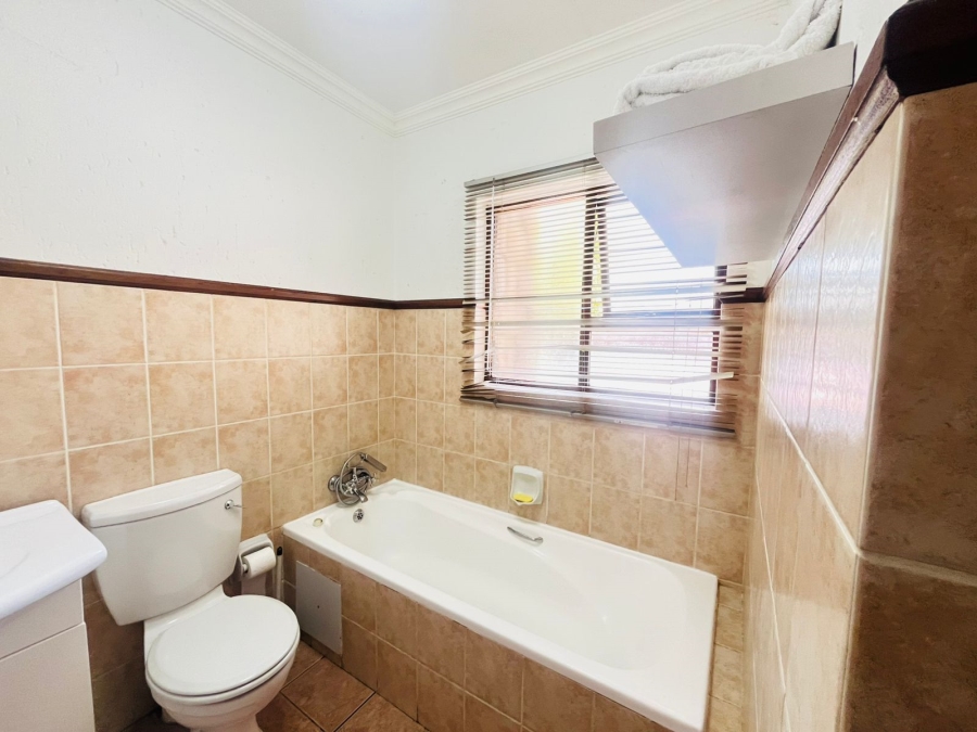 To Let 3 Bedroom Property for Rent in Pineslopes Gauteng