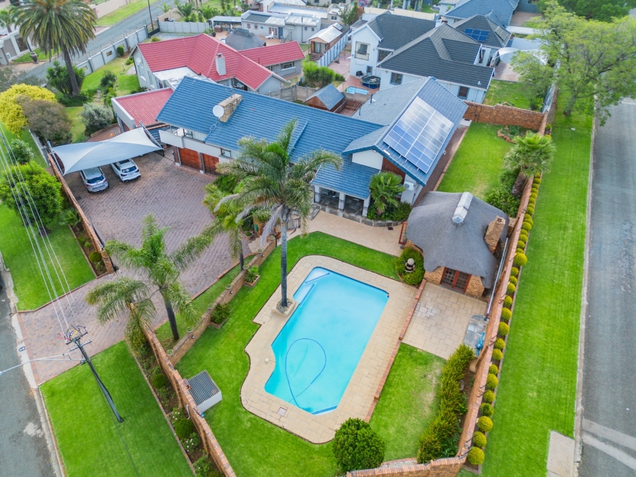 4 Bedroom Property for Sale in Linmeyer Gauteng