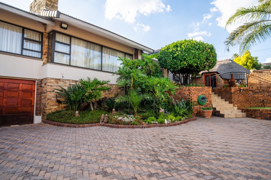 4 Bedroom Property for Sale in Linmeyer Gauteng