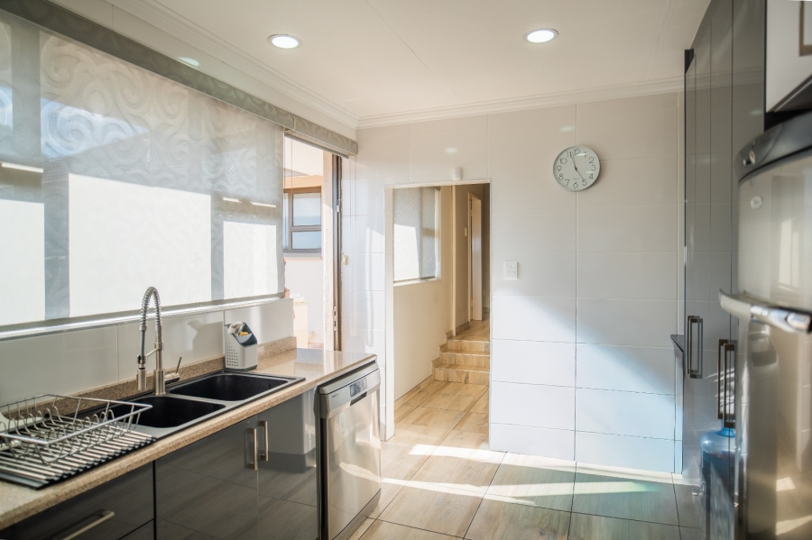 4 Bedroom Property for Sale in Linmeyer Gauteng