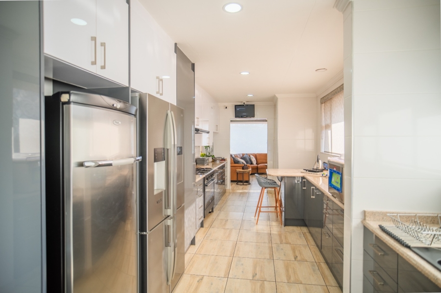 4 Bedroom Property for Sale in Linmeyer Gauteng