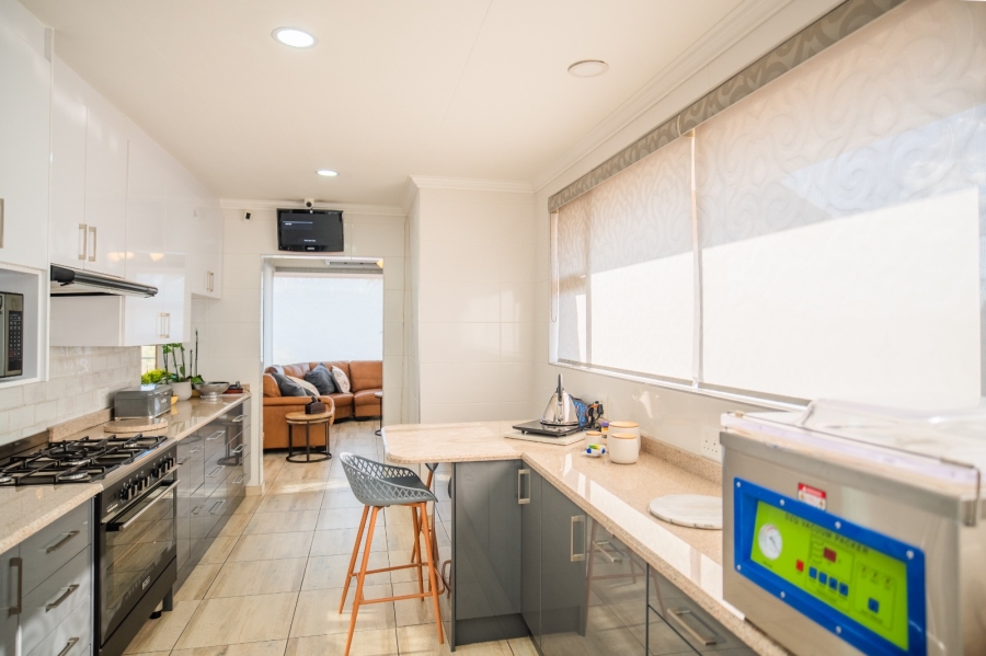 4 Bedroom Property for Sale in Linmeyer Gauteng