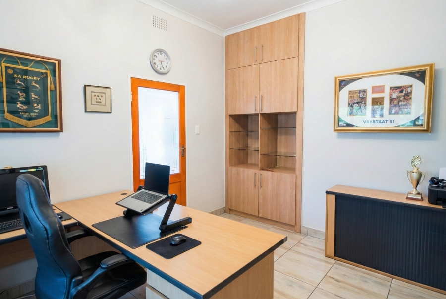 4 Bedroom Property for Sale in Linmeyer Gauteng