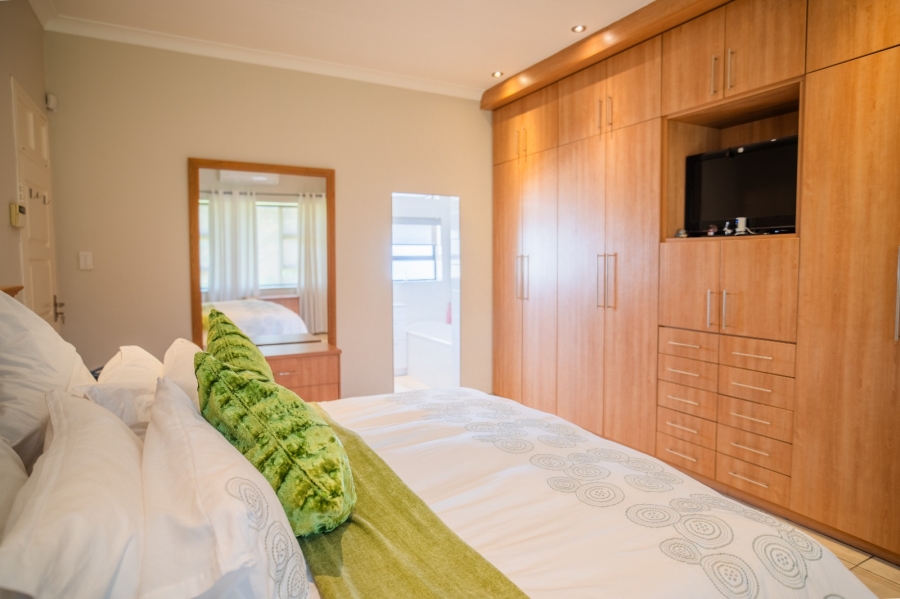 4 Bedroom Property for Sale in Linmeyer Gauteng