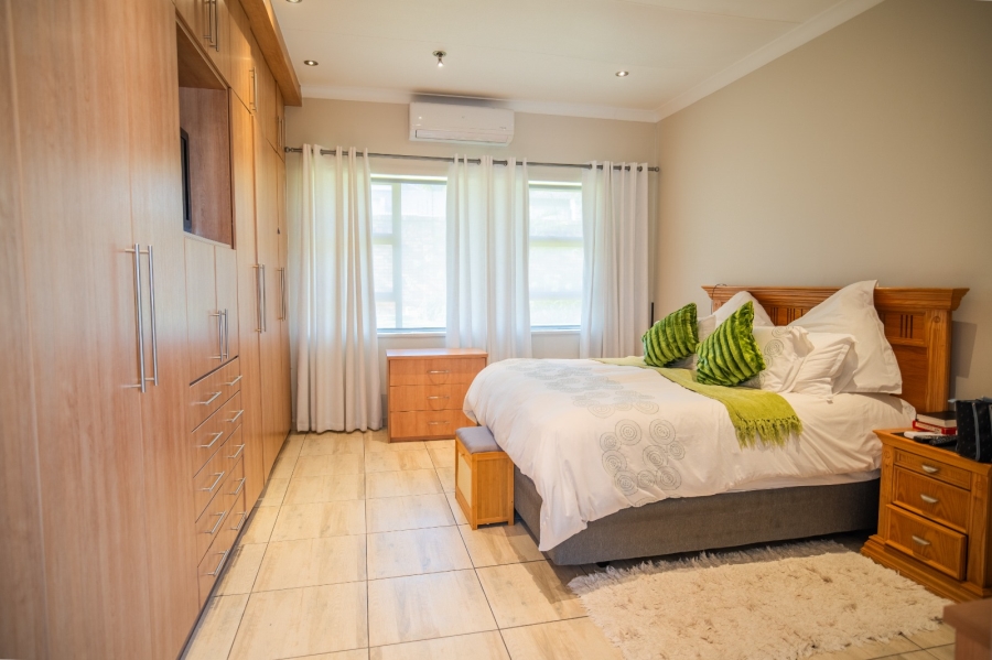 4 Bedroom Property for Sale in Linmeyer Gauteng