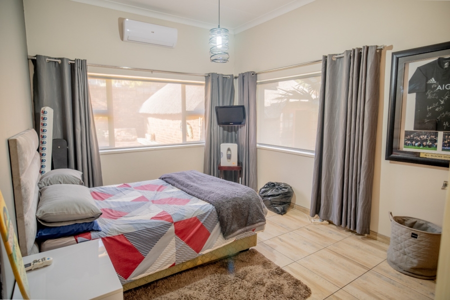 4 Bedroom Property for Sale in Linmeyer Gauteng