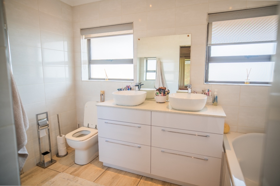 4 Bedroom Property for Sale in Linmeyer Gauteng