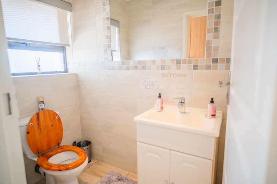 4 Bedroom Property for Sale in Linmeyer Gauteng