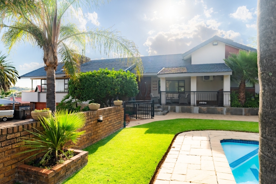 4 Bedroom Property for Sale in Linmeyer Gauteng