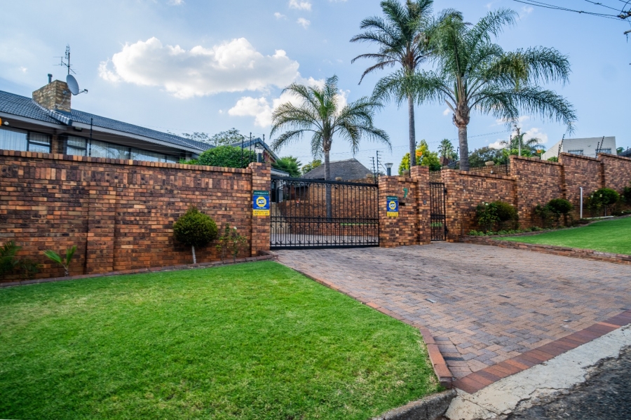 4 Bedroom Property for Sale in Linmeyer Gauteng