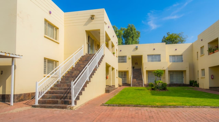 To Let 3 Bedroom Property for Rent in Lambton Gauteng