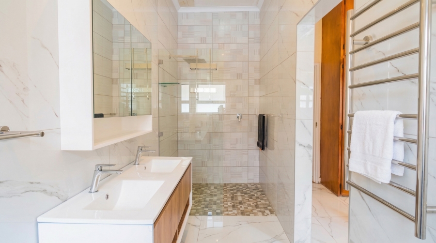 3 Bedroom Property for Sale in Linmeyer Gauteng