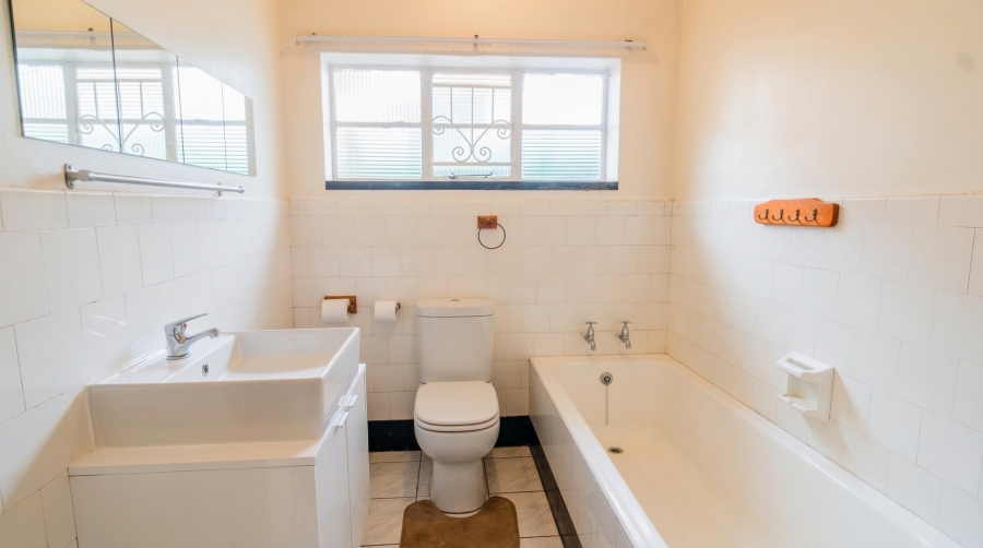 3 Bedroom Property for Sale in Linmeyer Gauteng