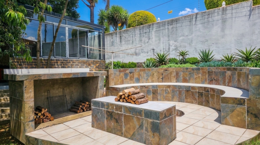 3 Bedroom Property for Sale in Linmeyer Gauteng