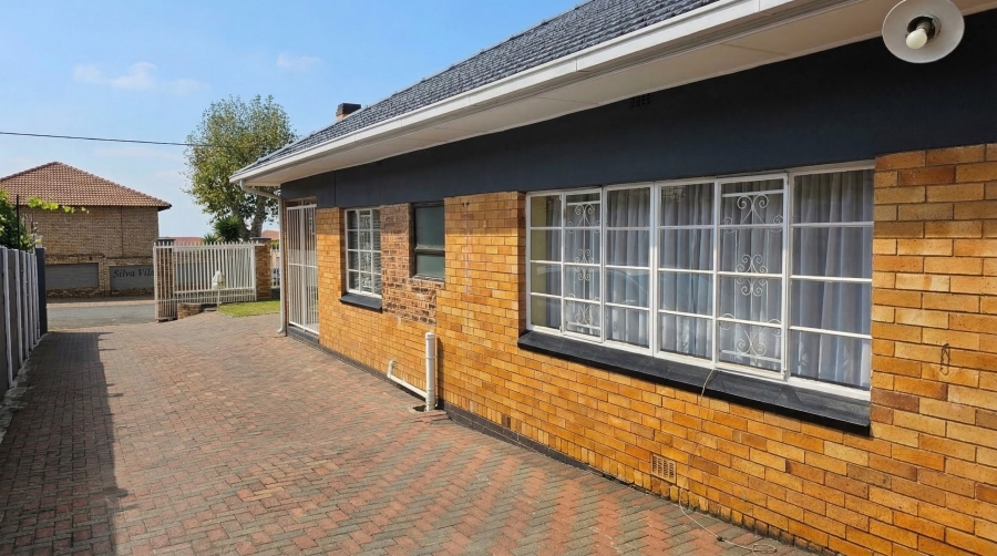 3 Bedroom Property for Sale in Linmeyer Gauteng