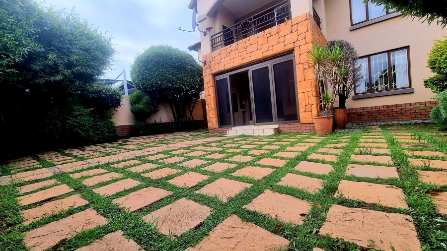 3 Bedroom Property for Sale in Halfway Gardens Gauteng