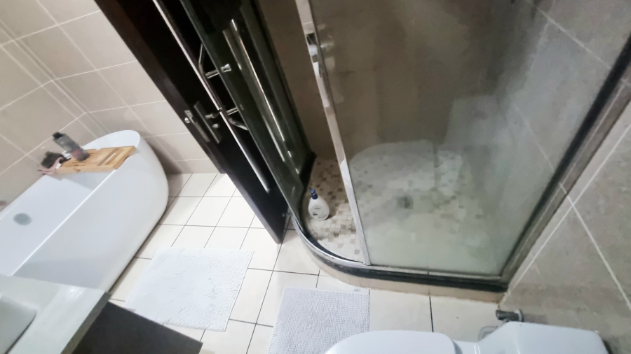 2 Bedroom Property for Sale in Carlswald Gauteng