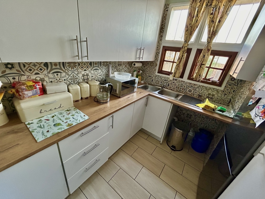 To Let 1 Bedroom Property for Rent in Vorna Valley Gauteng