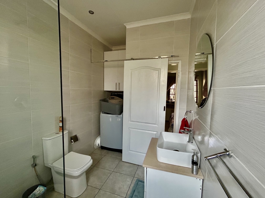 To Let 1 Bedroom Property for Rent in Vorna Valley Gauteng