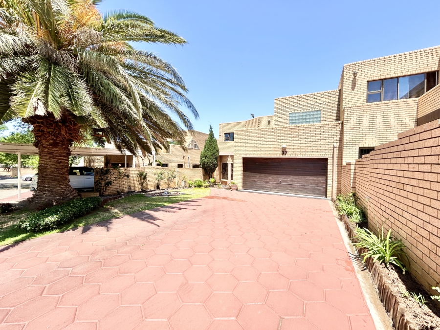 4 Bedroom Property for Sale in Halfway Gardens Gauteng