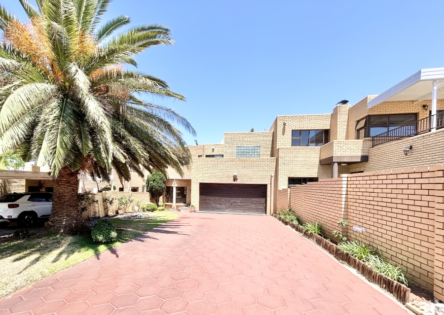 4 Bedroom Property for Sale in Halfway Gardens Gauteng